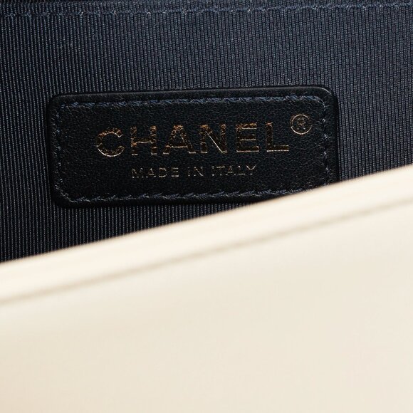 Chanel Medium Boy Creme Chevron Lambskin Flap Shoulder Bag - Picture 12 of 13